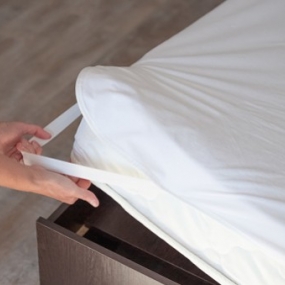 ¿Como lavar un protector de cama?